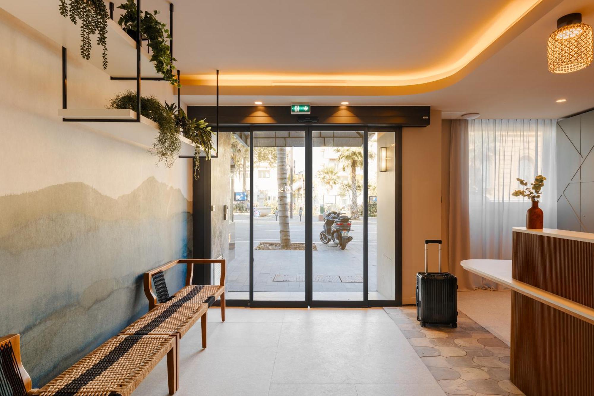 Yelo Promenade Powered By Sonder Hotel Nisa Exterior foto