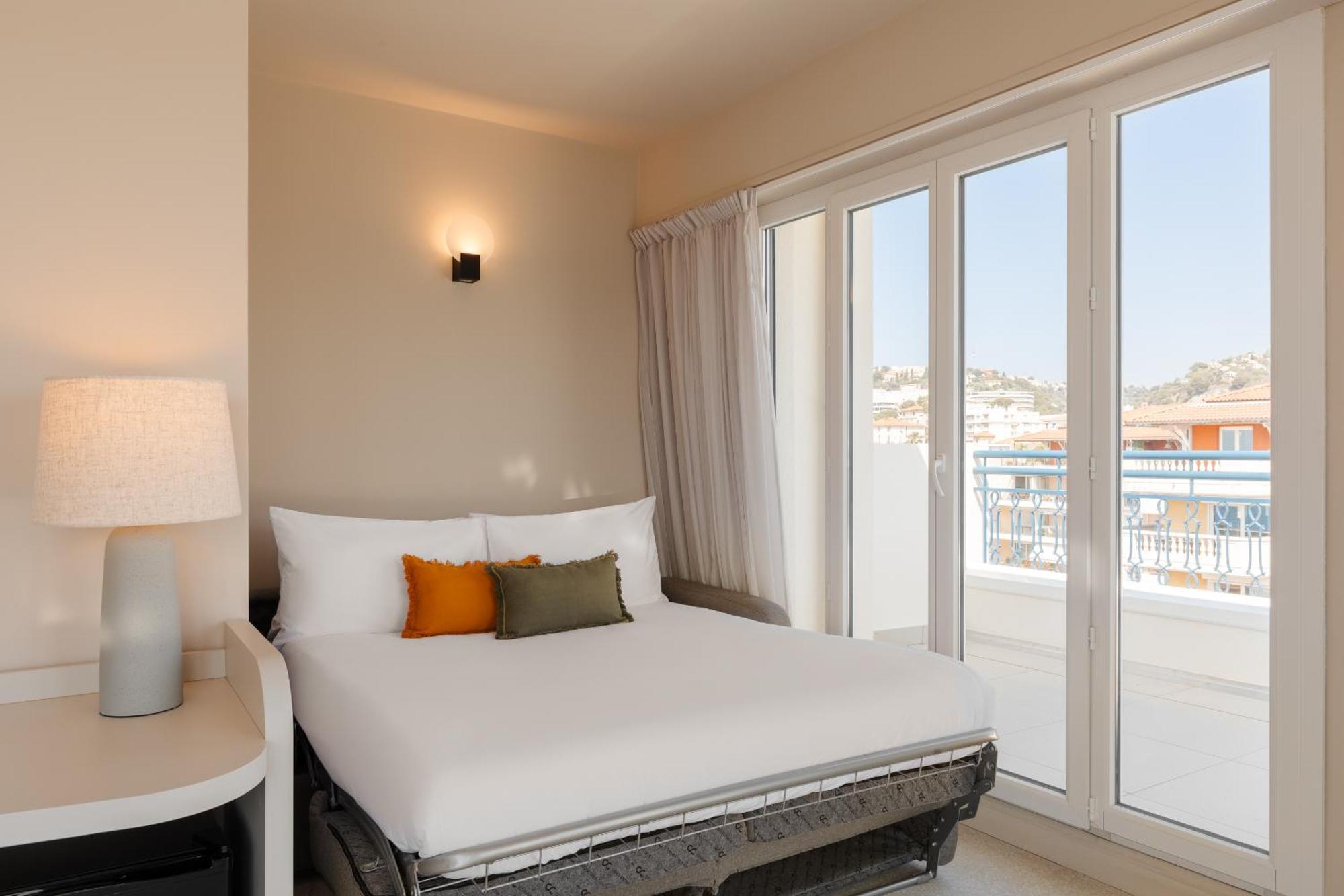 Yelo Promenade Powered By Sonder Hotel Nisa Exterior foto